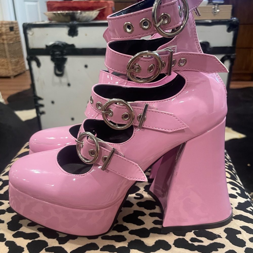 Chic Pink Platform Buckle Heels